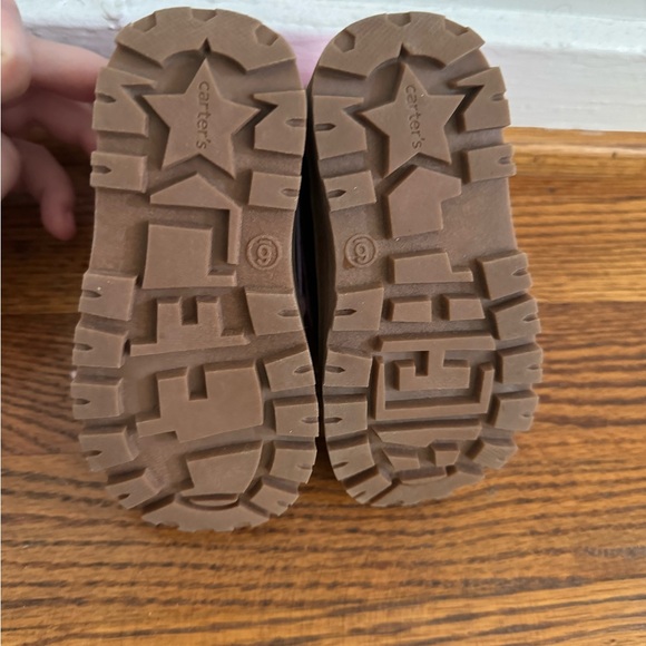 Carter’s Winter Boots (size 6) - Picture 2 of 4